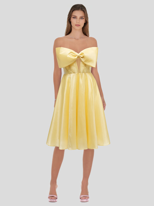 A-Line/Princess Strapless Knee-Length Prom Dresses with Bow & Pleats