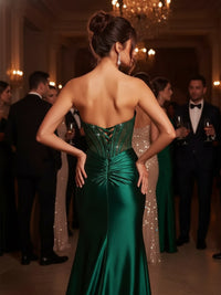 Sheath/Column Ruched Sparkly Sleeveless Maxi Formal Prom Gowns with Train