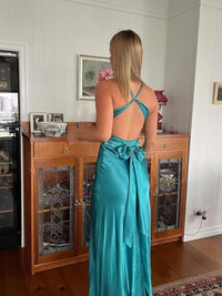 Sheath/Column Halter V Neck Floor-Length Prom Dresses with Satin