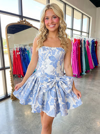 A-Line/Princess Strapless Jacquard Mini Homecoming Dresses with Bow & Pearls