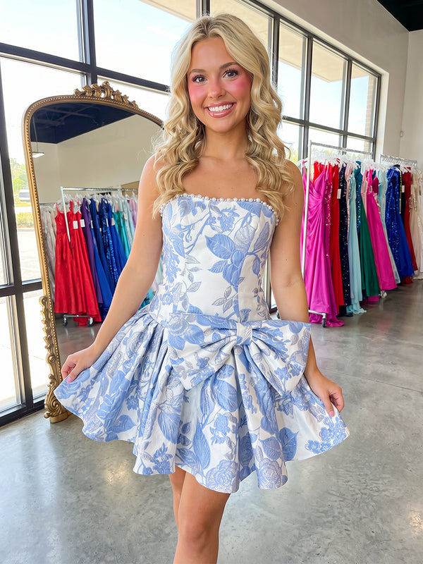 A-Line/Princess Strapless Jacquard Mini Homecoming Dresses with Bow & Pearls