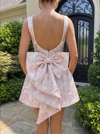 A-Line/Princess Scoop Neck Jacquard Mini Homecoming Dresses with Bow & Pearls