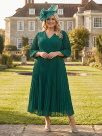 Plus Size V-Neck Pleated Chiffon Midi Mother of the Bride & Groom Dresses