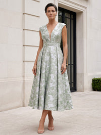 Jacquard A-Line/Princess V-Neck Tea-Length Mother of the Bride & Groom Dresses with Pleats