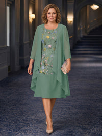Plus Size Chiffon A-Line/Princess Scoop Neck Tea-Length Mother of the Bride & Groom Dresses with Floral Embroidery