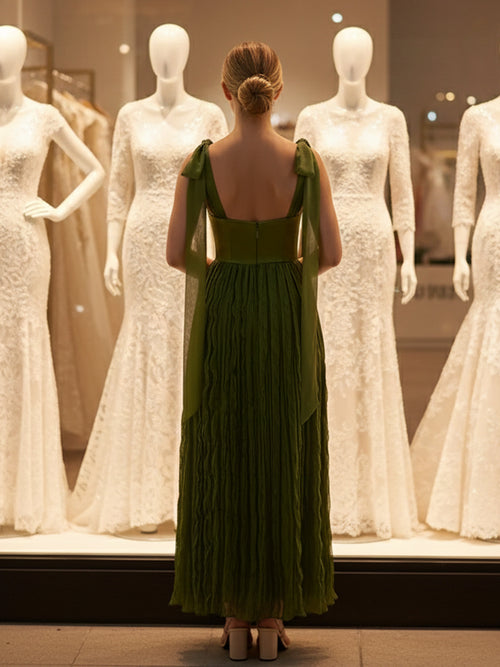 A-Line/Princess Spaghetti Strap Pleated Floor-Length Formal Dresses with Bow