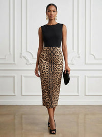 Satin Sheath/Column Scoop Neck Tea-Length Cocktail Dresses with Leopard Print