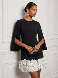 Chiffon Sheath/Column Scoop Neck Short-Length Cocktail Dresses with 3D Flowers