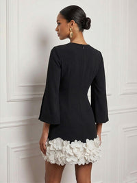 Chiffon Sheath/Column Scoop Neck Short-Length Cocktail Dresses with 3D Flowers
