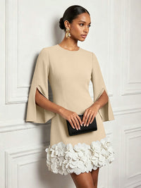 Chiffon Sheath/Column Scoop Neck Short-Length Cocktail Dresses with 3D Flowers