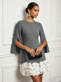 Chiffon Sheath/Column Scoop Neck Short-Length Cocktail Dresses with 3D Flowers