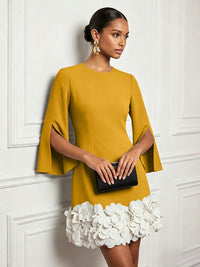 Chiffon Sheath/Column Scoop Neck Short-Length Cocktail Dresses with 3D Flowers