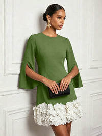 Chiffon Sheath/Column Scoop Neck Short-Length Cocktail Dresses with 3D Flowers
