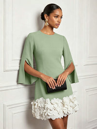 Chiffon Sheath/Column Scoop Neck Short-Length Cocktail Dresses with 3D Flowers