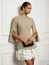 Chiffon Sheath/Column Scoop Neck Short-Length Cocktail Dresses with 3D Flowers