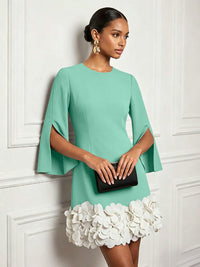 Chiffon Sheath/Column Scoop Neck Short-Length Cocktail Dresses with 3D Flowers