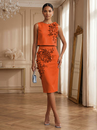 Satin Sheath/Column Scoop Neck Tea-Length Cocktail Dresses with 3D Flowers