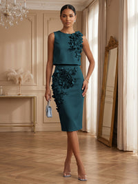 Satin Sheath/Column Scoop Neck Tea-Length Cocktail Dresses with 3D Flowers