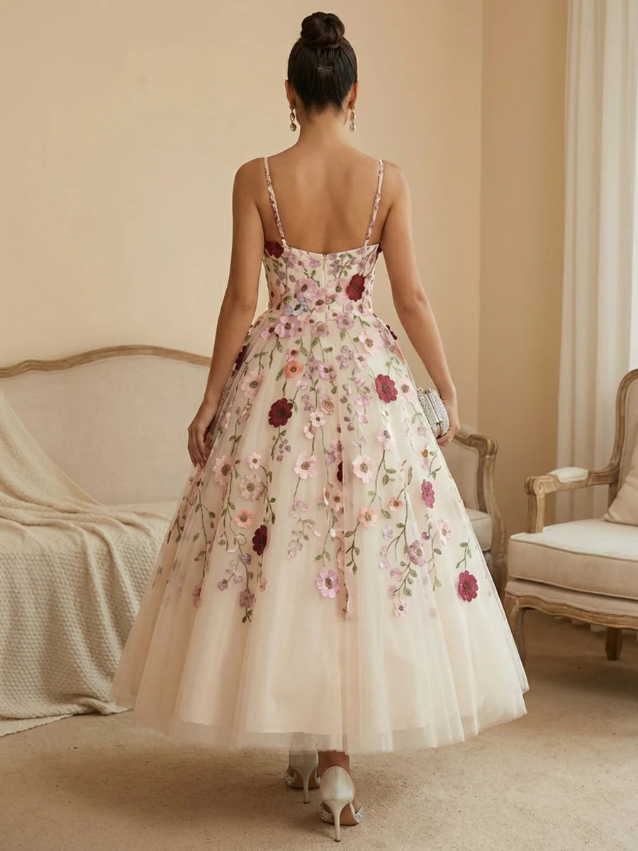 Tulle A-Line/Princess Spaghetti Straps Tea-Length Cocktail Dresses with Lace Appliques