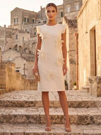 Satin Sheath/Column Scoop Neck Short Cocktail Dresses with 3D Flowers