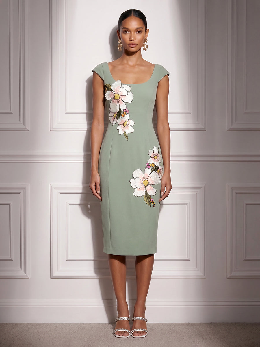 Stretch Mesh Sheath/Column Scoop Neck Tea-Length Cocktail Dresses with Appliques