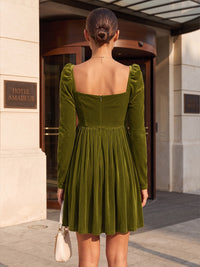 A-Line/Princess Sweetheart Velvet Short Cocktail Dresses with Pleats