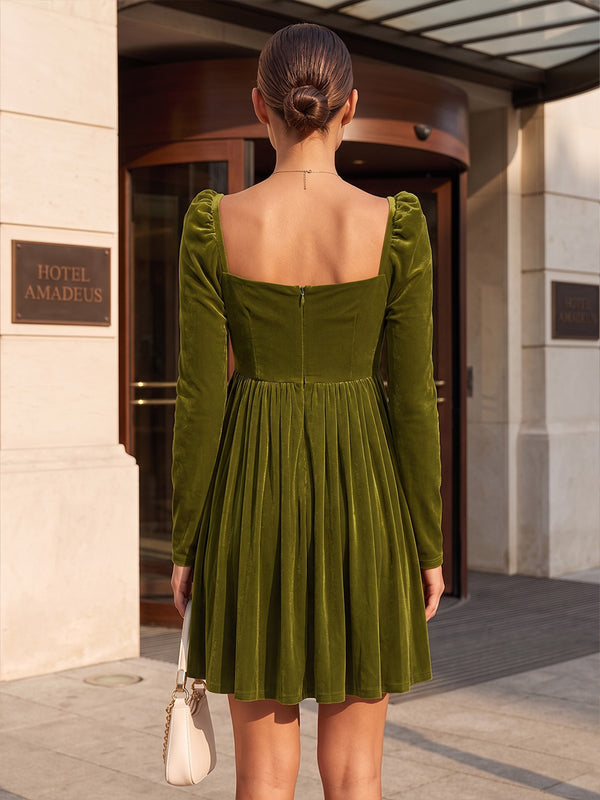 A-Line/Princess Sweetheart Velvet Short Cocktail Dresses with Pleats