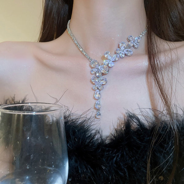 Women's elegant necklaces