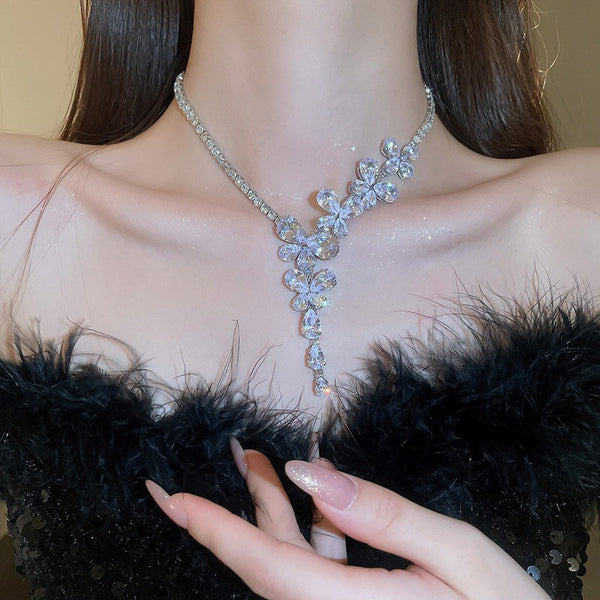 Women's elegant necklaces