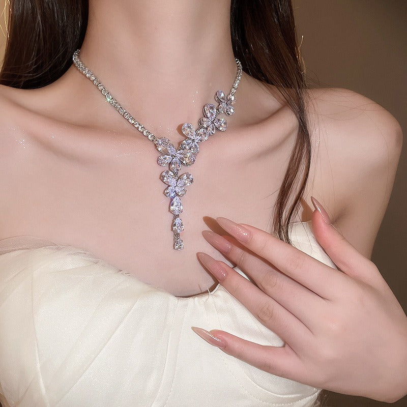 Women's elegant necklaces