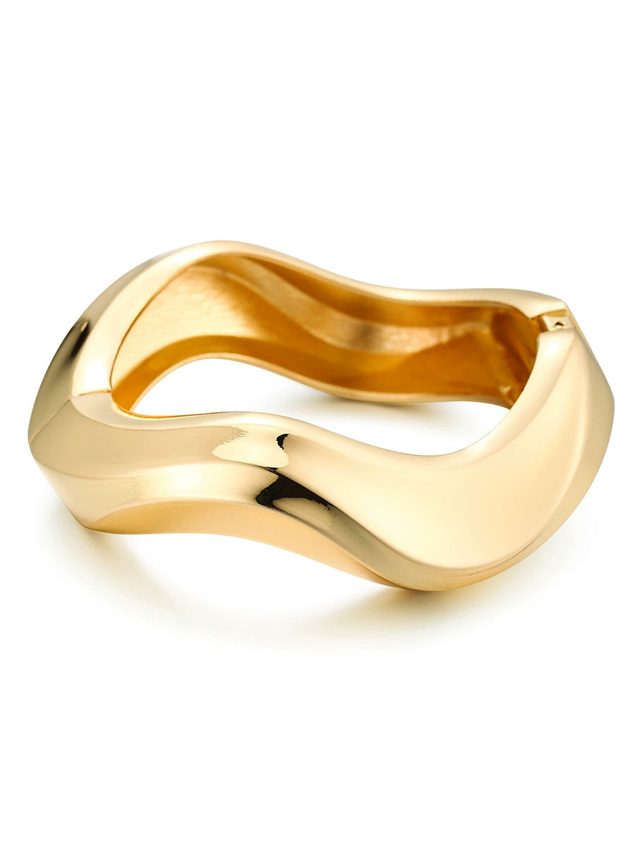 Round Luxurious Wide Band Hammered Gold Bracelet