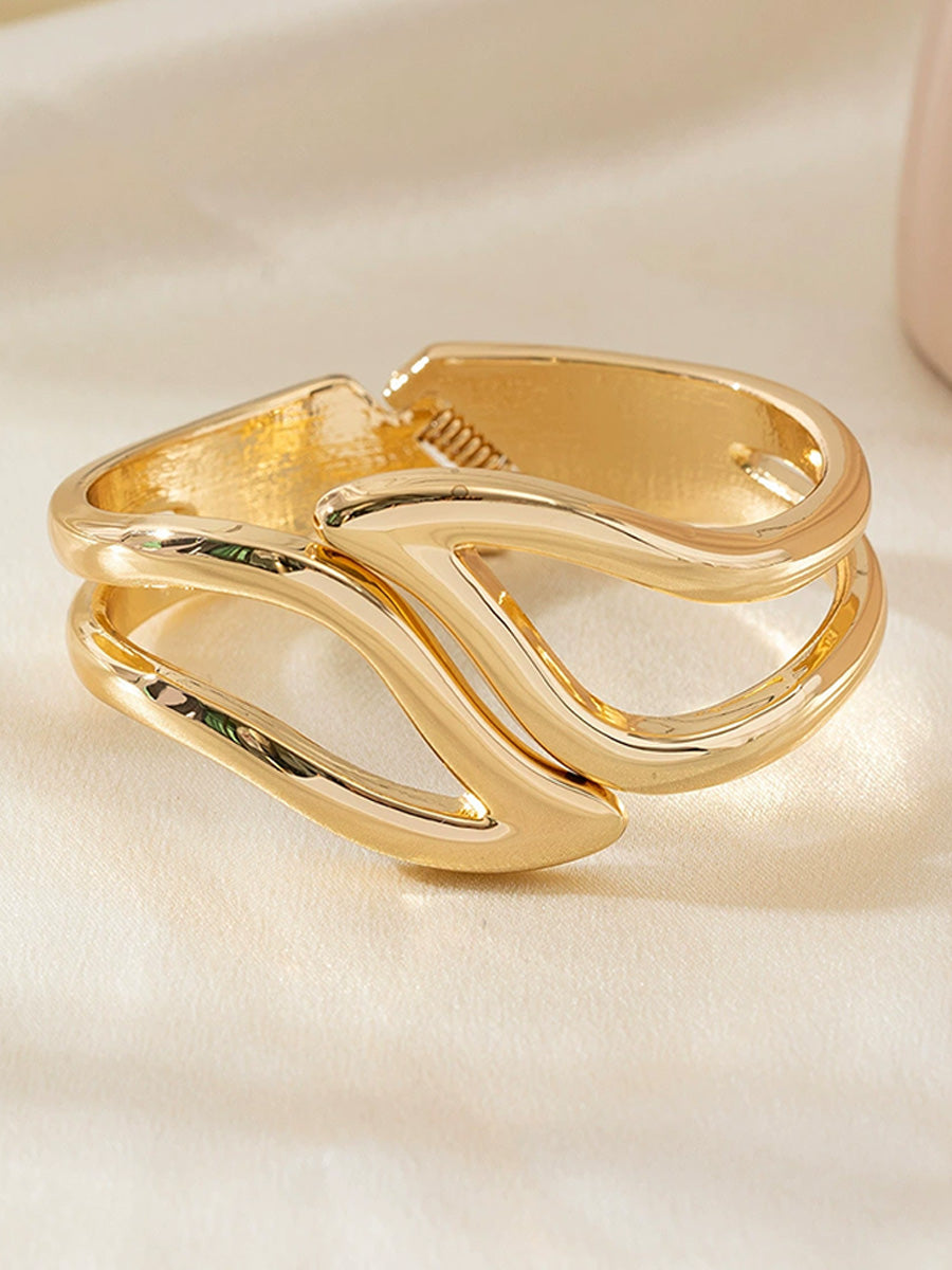 Round Luxurious Wide Band Hammered Gold Bracelet