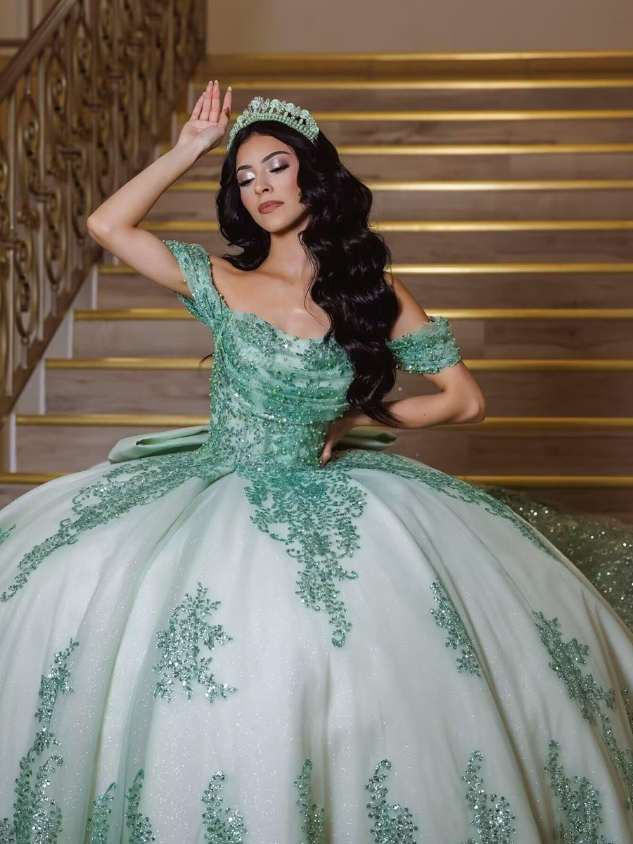 Ball Gowns Lace Applique Princess Quinceanera Dress for 15th Birthday Princess Photoshoot