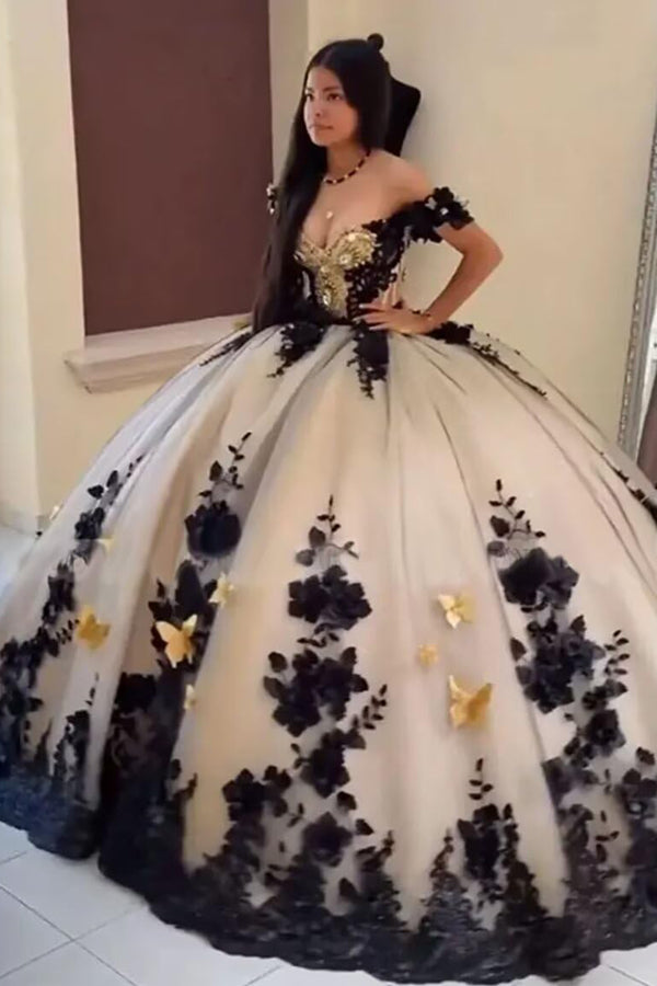 Ball Gowns Black White Lace Applique Princess Quinceanera Dress for 15th Birthday Princess Photoshoot