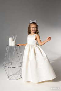 Elegant Satin A Line Flower Girl Dress Sleeveless Open Back Bow for Wedding Pageant Formal Gowns